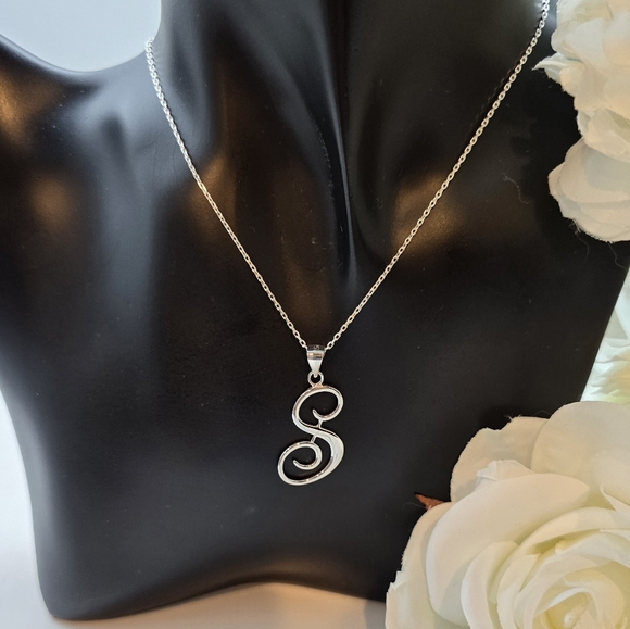 ♥️ 💕THE PERFECT SIMPLE INITIAL NECKLACE - Picture 2 of 9